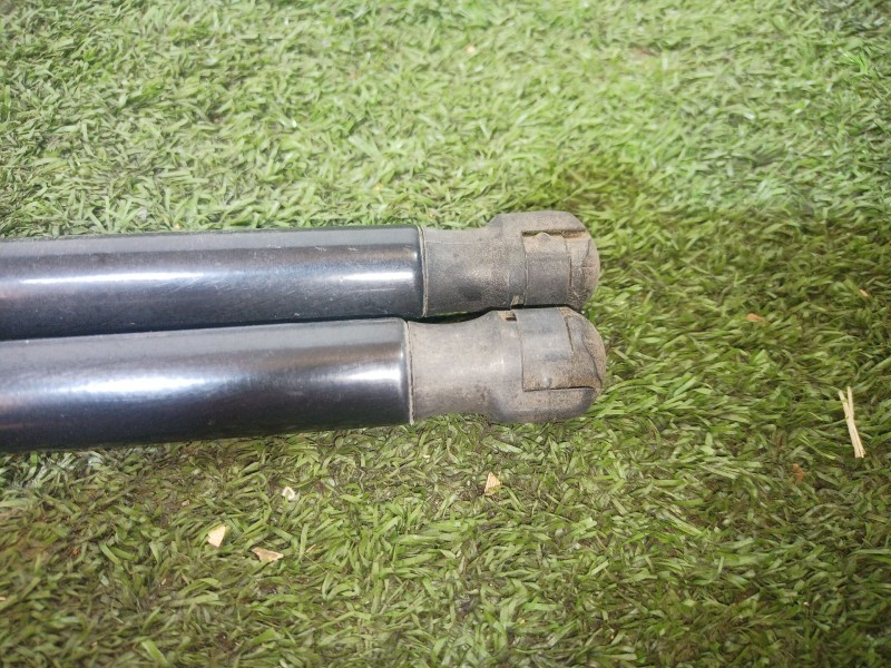 Recambio de amortiguadores maletero / porton para ssangyong tivoli 1.6 referencia OEM IAM 7146035001 7146035001 7146035001