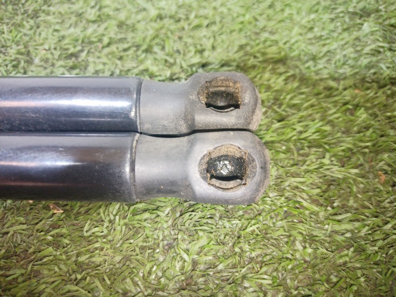 Recambio de amortiguadores maletero / porton para ssangyong tivoli 1.6 referencia OEM IAM 7146035001 7146035001 7146035001