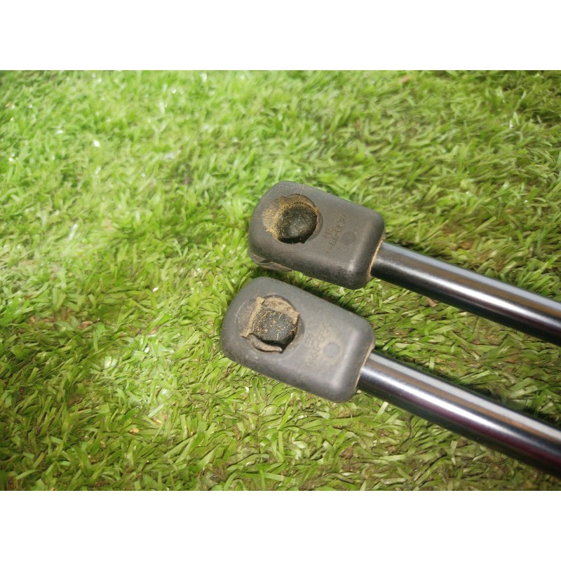 Recambio de amortiguadores maletero / porton para ssangyong tivoli 1.6 referencia OEM IAM 7146035001 7146035001 7146035001