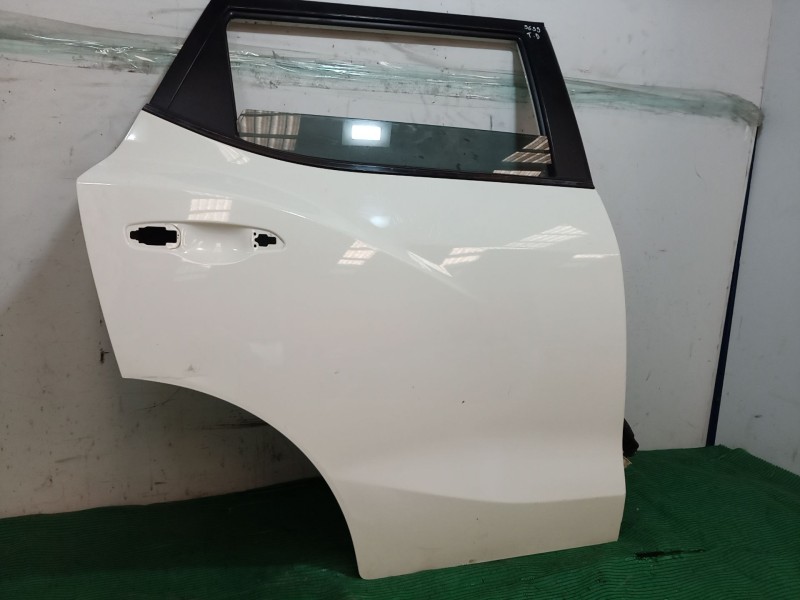 Recambio de puerta trasera derecha para ssangyong tivoli 1.6 referencia OEM IAM SINREF SIN REF SIN REF