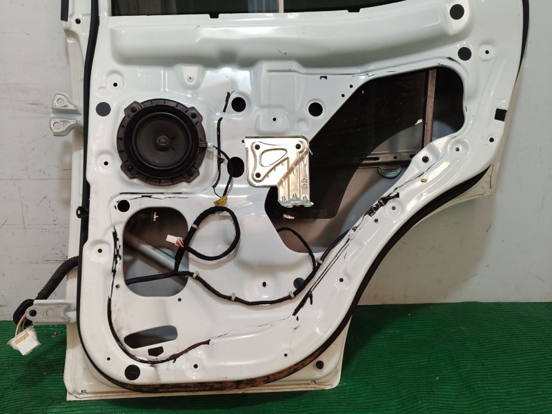 Recambio de puerta trasera derecha para ssangyong tivoli 1.6 referencia OEM IAM SINREF SIN REF SIN REF