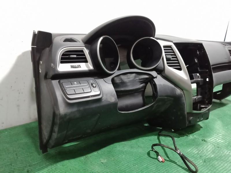 Recambio de salpicadero para ssangyong tivoli 1.6 referencia OEM IAM   
