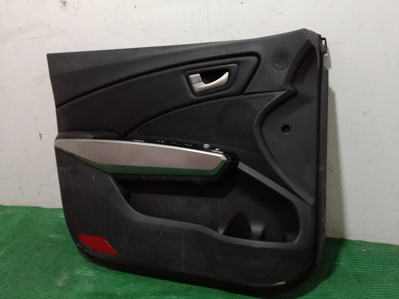 Recambio de guarnecido puerta delantera izquierda para ssangyong tivoli 1.6 referencia OEM IAM   