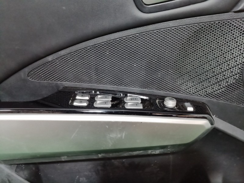 Recambio de guarnecido puerta delantera izquierda para ssangyong tivoli 1.6 referencia OEM IAM   