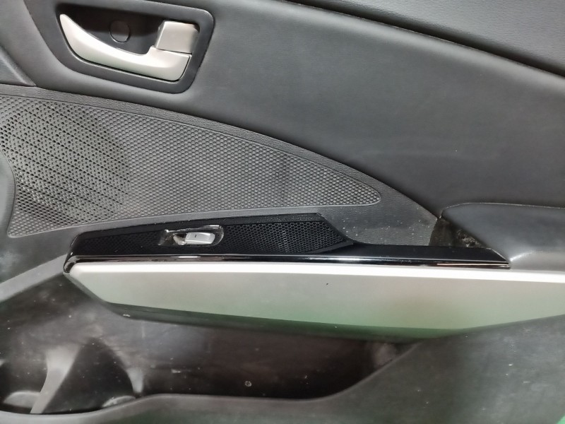 Recambio de guarnecido puerta delantera derecha para ssangyong tivoli 1.6 referencia OEM IAM   