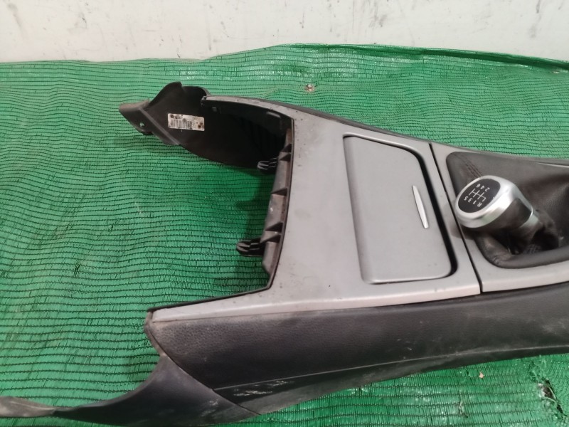 Recambio de consola central trasera para bmw 1 (e87) 118 d referencia OEM IAM   