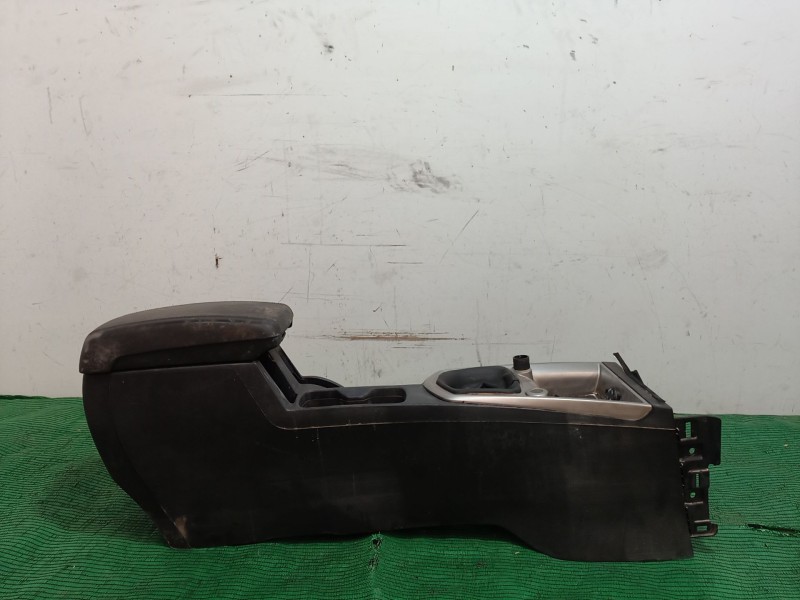 Recambio de consola central trasera para ssangyong tivoli 1.6 referencia OEM IAM SINREF SIN REF SIN REF