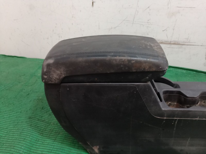 Recambio de consola central trasera para ssangyong tivoli 1.6 referencia OEM IAM SINREF SIN REF SIN REF