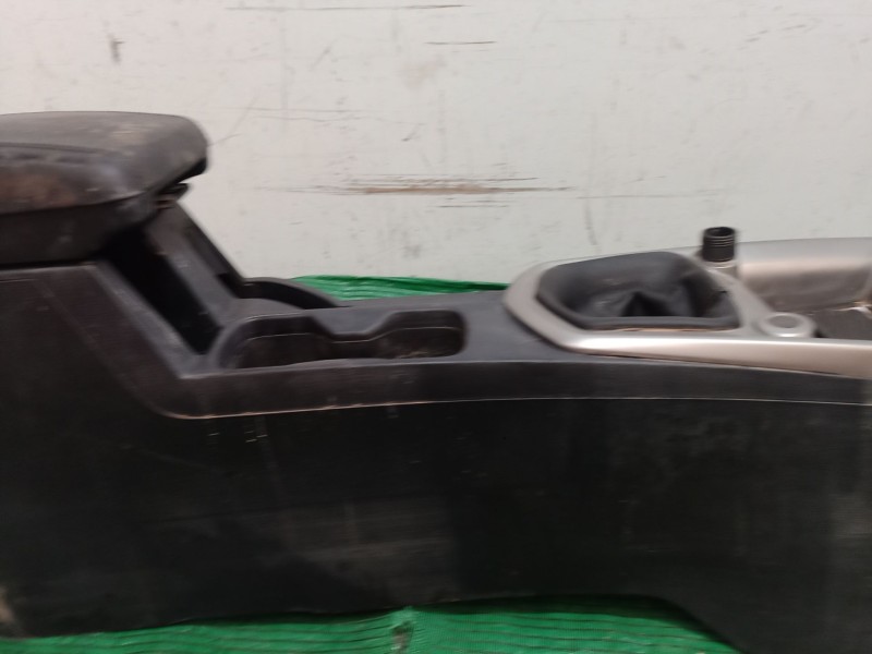 Recambio de consola central trasera para ssangyong tivoli 1.6 referencia OEM IAM SINREF SIN REF SIN REF