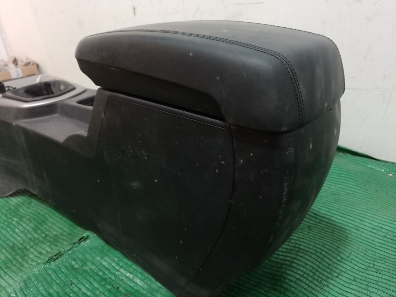 Recambio de consola central trasera para ssangyong tivoli 1.6 referencia OEM IAM SINREF SIN REF SIN REF
