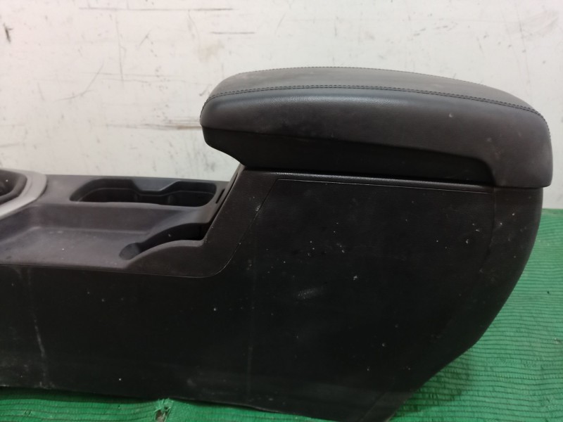 Recambio de consola central trasera para ssangyong tivoli 1.6 referencia OEM IAM SINREF SIN REF SIN REF