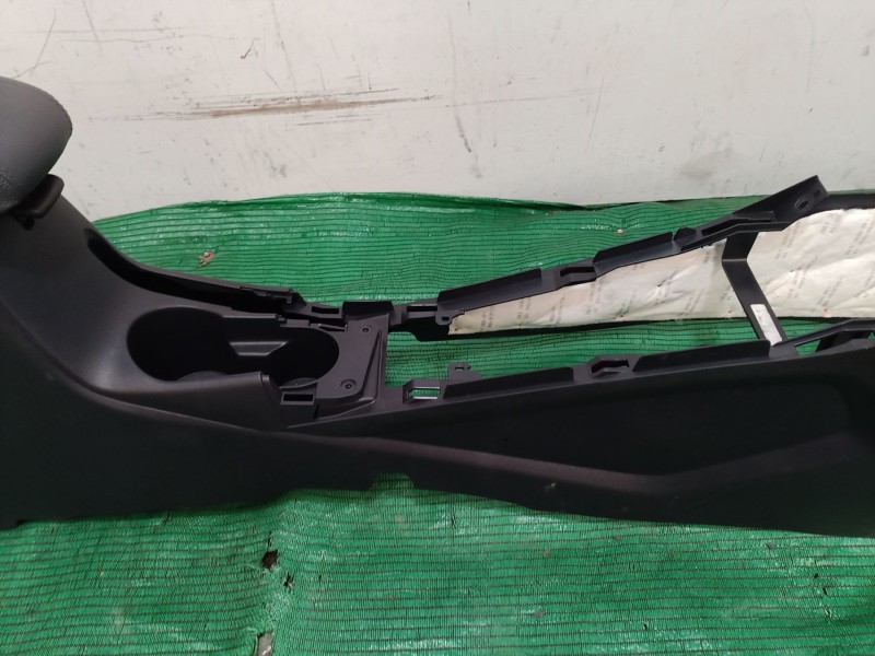 Recambio de consola central trasera para kia rio iii (ub) 1.2 cvvt referencia OEM IAM   