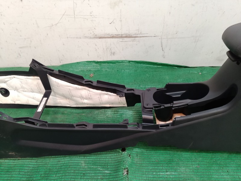 Recambio de consola central trasera para kia rio iii (ub) 1.2 cvvt referencia OEM IAM   