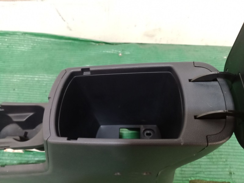 Recambio de consola central trasera para kia rio iii (ub) 1.2 cvvt referencia OEM IAM   