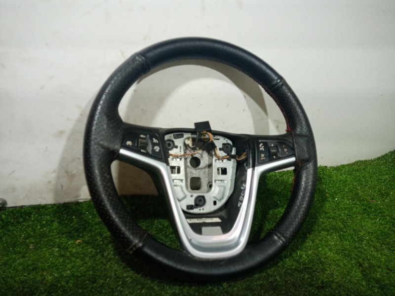 Recambio de volante para opel zafira tourer c (p12) 1.6 cdti (75) referencia OEM IAM 13351039 13351039 307176699P10