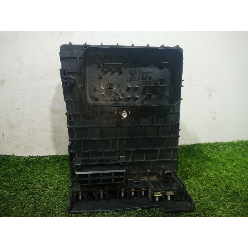 Recambio de caja reles / fusibles para volkswagen passat b6 (3c2) 1.8 tsi referencia OEM IAM   