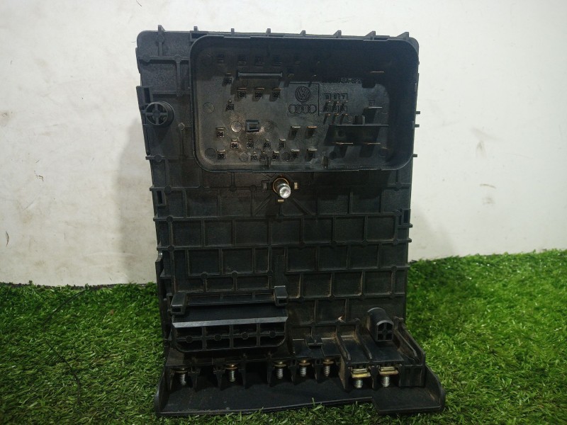 Recambio de caja reles / fusibles para volkswagen passat b6 (3c2) 1.8 tsi referencia OEM IAM   