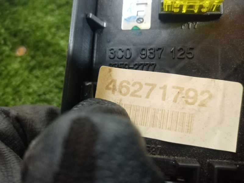 Recambio de caja reles / fusibles para volkswagen passat b6 (3c2) 1.8 tsi referencia OEM IAM   