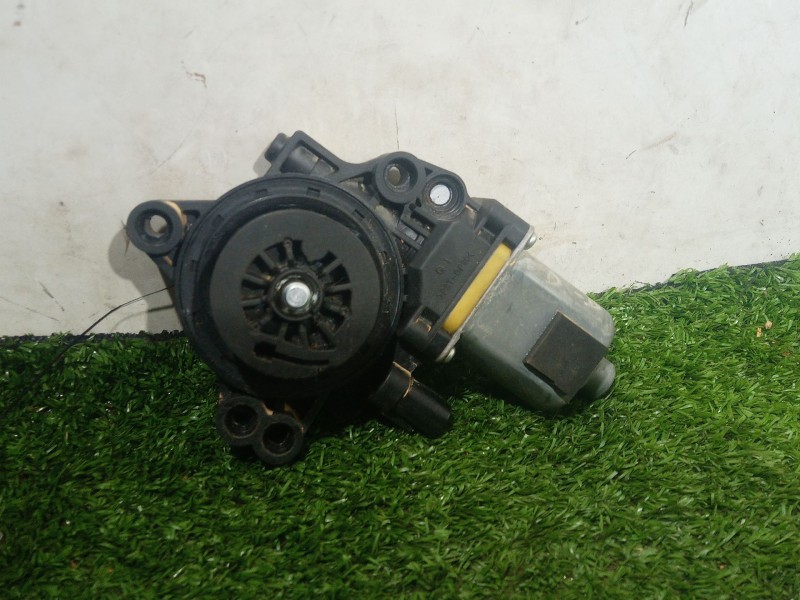 Recambio de motor elevalunas delantero derecho para hyundai i30 (gd) 1.4 referencia OEM IAM   