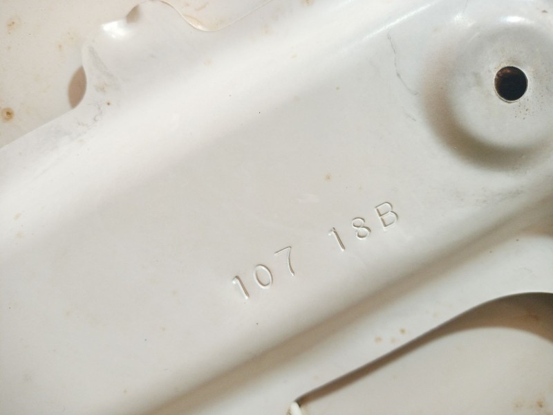 Recambio de capot para mazda 3 (bm, bn) 2.0 referencia OEM IAM SINREF SIN REF SIN REF