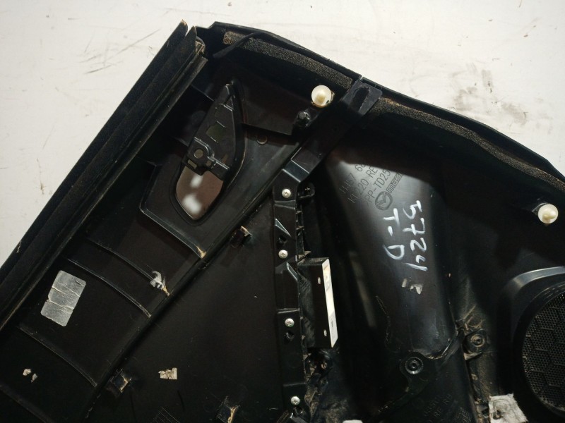 Recambio de guarnecido puerta trasera derecha para mazda 3 (bm, bn) 2.0 referencia OEM IAM   