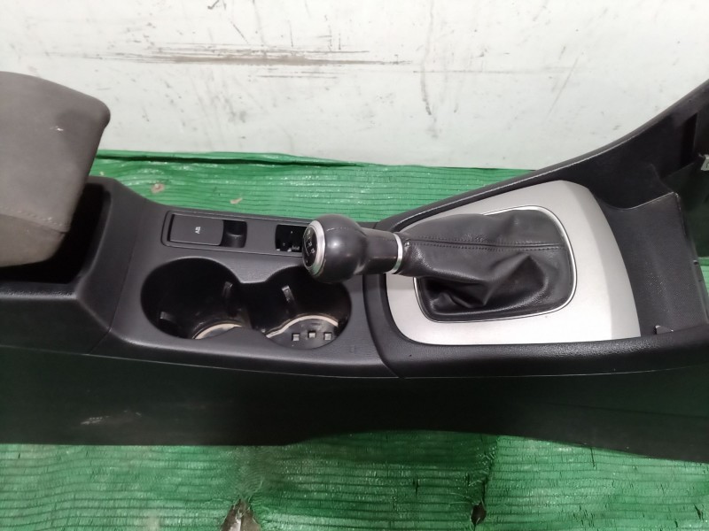 Recambio de consola central trasera para audi q3 (8ub, 8ug) 2.0 tdi referencia OEM IAM   