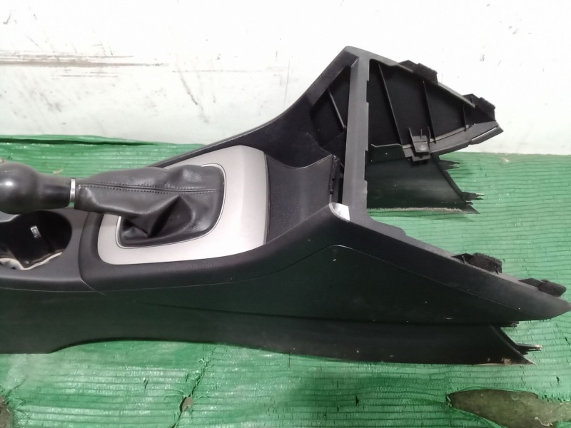 Recambio de consola central trasera para audi q3 (8ub, 8ug) 2.0 tdi referencia OEM IAM   