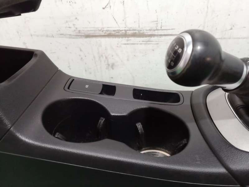 Recambio de consola central trasera para audi q3 (8ub, 8ug) 2.0 tdi referencia OEM IAM   