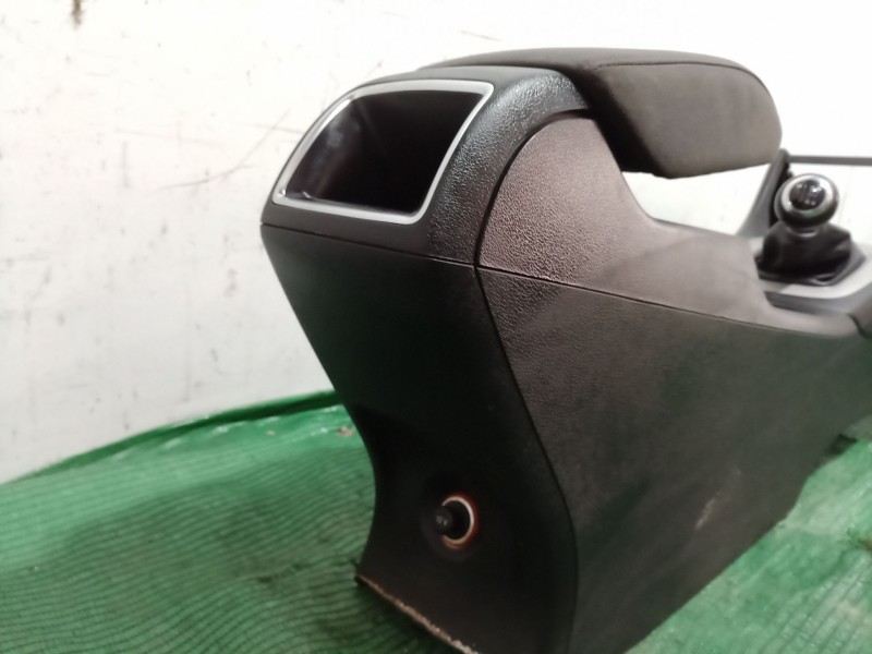 Recambio de consola central trasera para audi q3 (8ub, 8ug) 2.0 tdi referencia OEM IAM   
