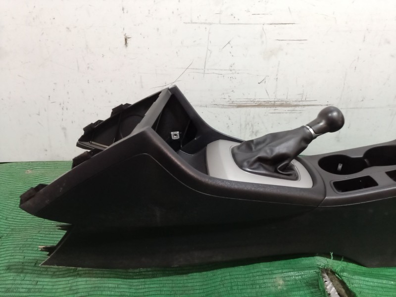 Recambio de consola central trasera para audi q3 (8ub, 8ug) 2.0 tdi referencia OEM IAM   