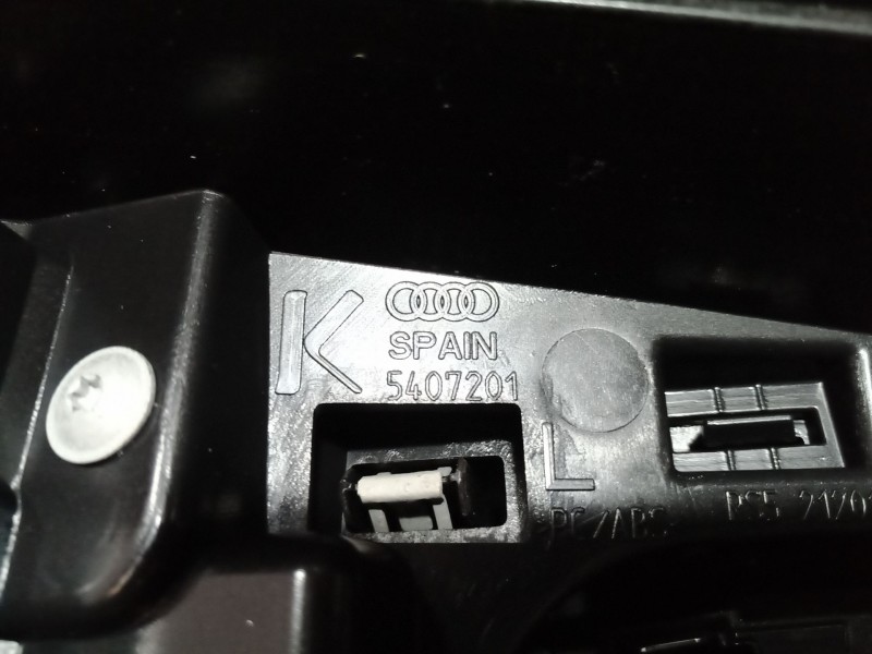 Recambio de consola central trasera para audi q3 (8ub, 8ug) 2.0 tdi referencia OEM IAM   