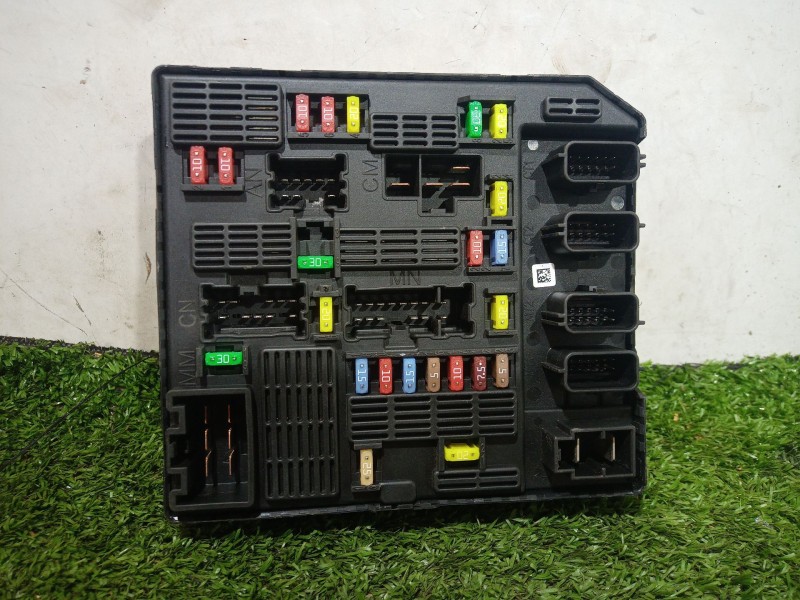 Recambio de caja reles / fusibles para renault fluence (l3_) z.e. referencia OEM IAM   