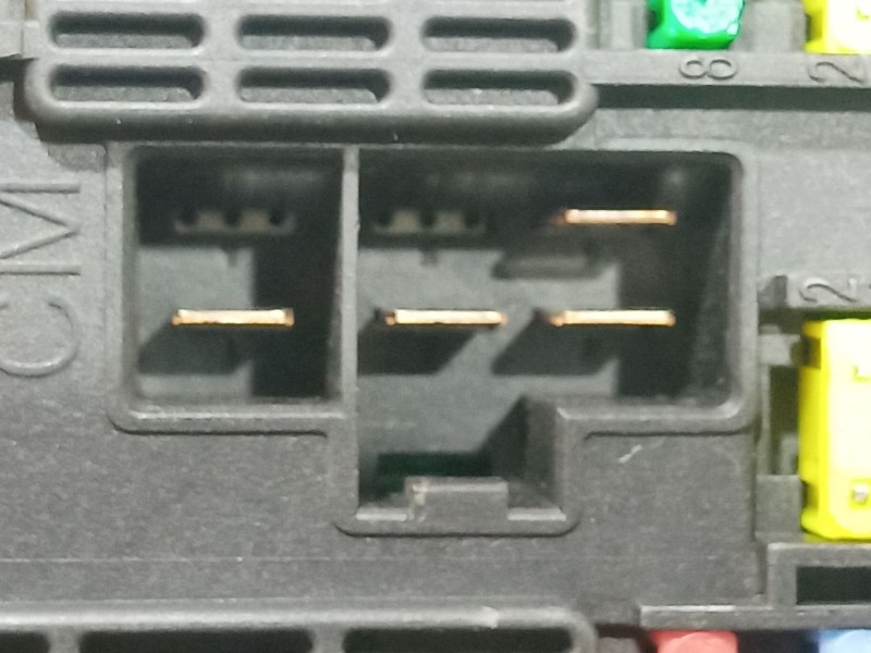 Recambio de caja reles / fusibles para renault fluence (l3_) z.e. referencia OEM IAM   