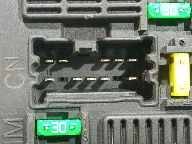 Recambio de caja reles / fusibles para renault fluence (l3_) z.e. referencia OEM IAM   