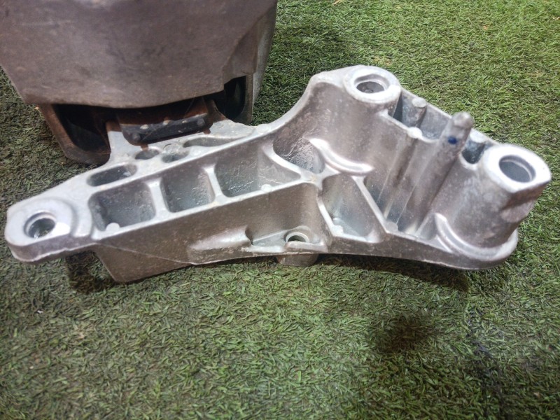 Recambio de soporte motor delantero para renault fluence (l3_) z.e. referencia OEM IAM   