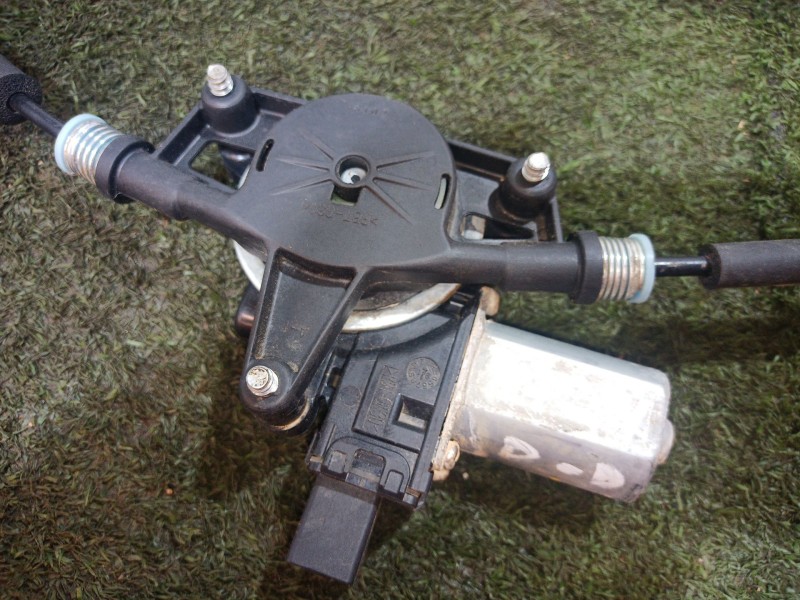 Recambio de elevalunas delantero derecho para mazda 3 (bm, bn) 2.0 referencia OEM IAM CM012810 CM012810 BA5C5858X