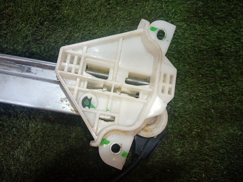 Recambio de elevalunas delantero derecho para mazda 3 (bm, bn) 2.0 referencia OEM IAM CM012810 CM012810 BA5C5858X
