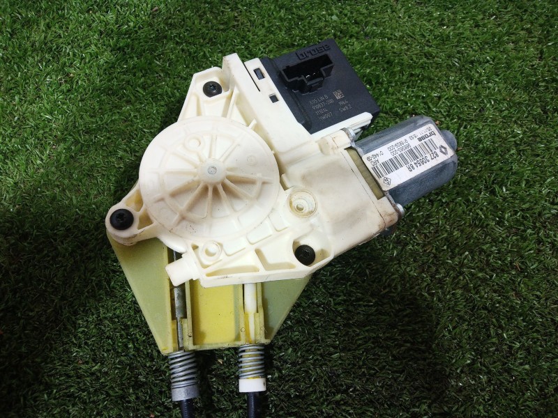 Recambio de elevalunas delantero derecho para renault fluence (l3_) z.e. referencia OEM IAM   