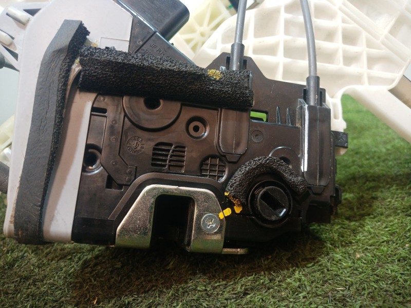 Recambio de cerradura puerta trasera izquierda para hyundai ioniq (ae) 1.6 gdi hybrid referencia OEM IAM   