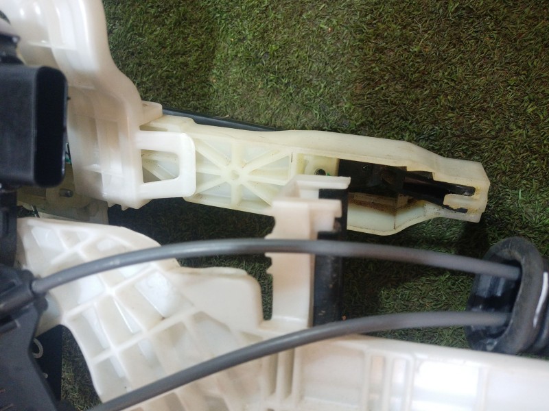 Recambio de cerradura puerta trasera izquierda para hyundai ioniq (ae) 1.6 gdi hybrid referencia OEM IAM   