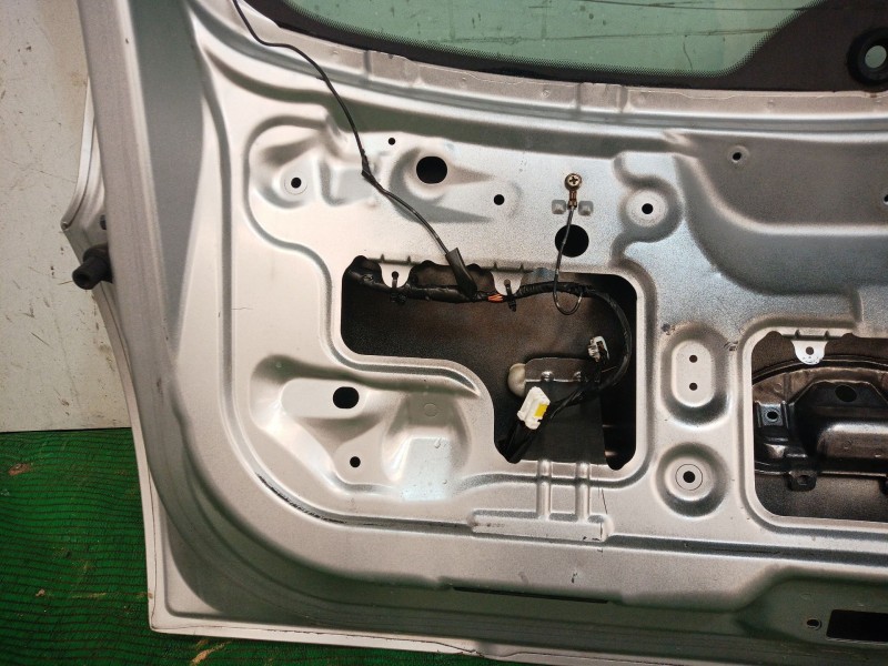 Recambio de porton trasero para nissan micra (k12e) acenta referencia OEM IAM   