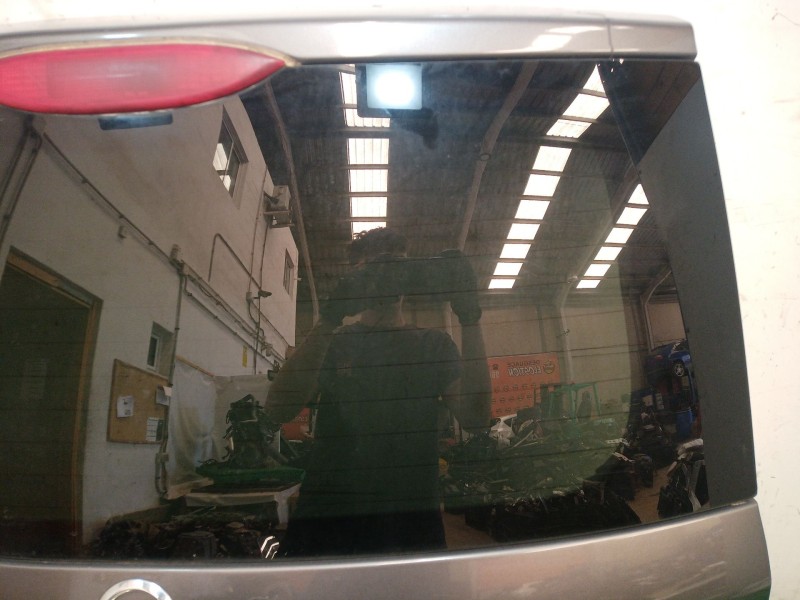 Recambio de porton trasero para nissan note (e11e) acenta referencia OEM IAM   