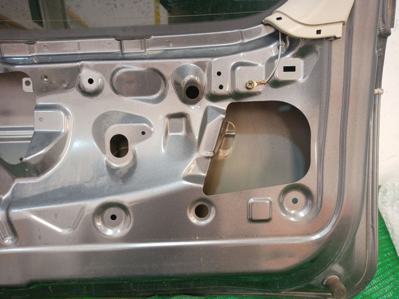 Recambio de porton trasero para nissan note (e11e) acenta referencia OEM IAM   