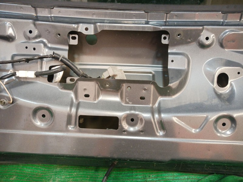 Recambio de porton trasero para nissan note (e11e) acenta referencia OEM IAM   