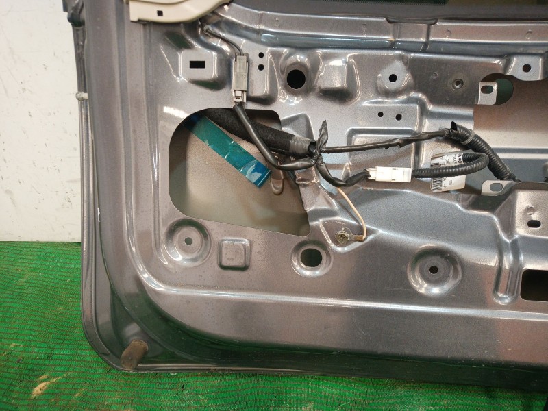 Recambio de porton trasero para nissan note (e11e) acenta referencia OEM IAM   