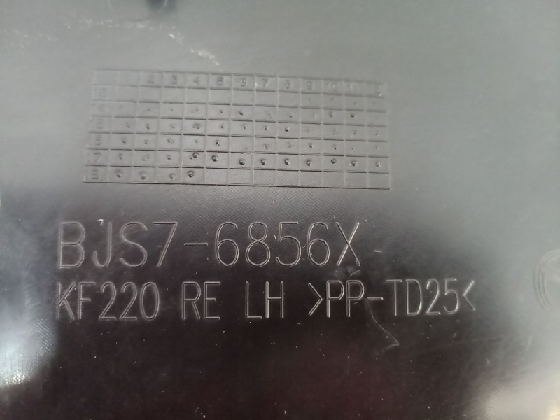Recambio de guarnecido puerta trasera izquierda para mazda 3 (bm, bn) 2.0 referencia OEM IAM BJS7685 BJS7685 BJS7685