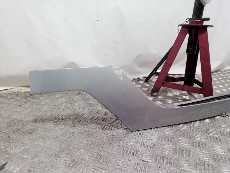 Recambio de molduras traseras para bmw x3 (e83) 2.0d referencia OEM IAM 7052452 7052452 7052452