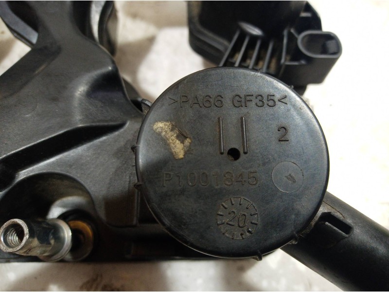 Recambio de tapa balancines para peugeot 308 sw allure referencia OEM IAM P1001845 P1001845 P1001845