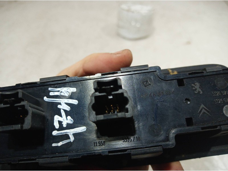 Recambio de mando elevalunas delantero izquierdo para citroën c5 berlina referencia OEM IAM 96326945ZJ 96326945ZJ 96326945