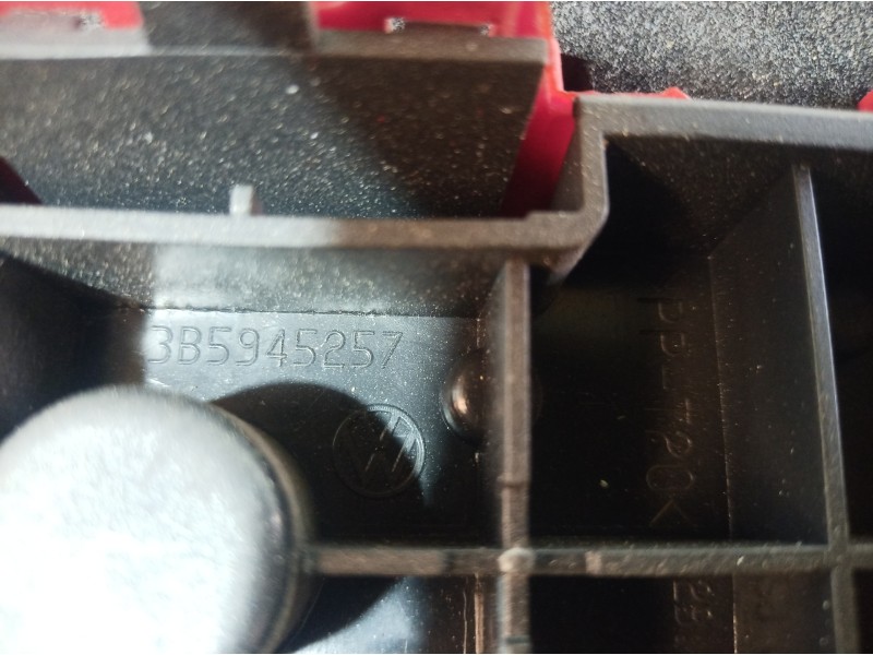 Recambio de piloto trasero derecho para volkswagen passat berlina (3b2) referencia OEM IAM 3B5945257 3B5945257 3B5945257